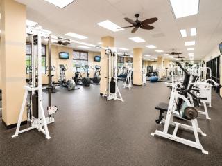 Sunny Isles Beach Oceanfront, pool and free parking - 4