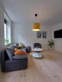Charming 2 bedroom apartment free parking - 2