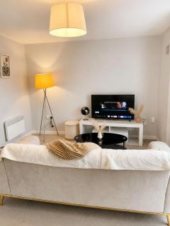 Deluxe Private Room in a flat W Fast WiFi, Netflix, Free Parking - 7