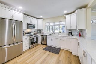 Waterfront Gem 5 Mi to Siesta Key! Bring Your Pet - 7