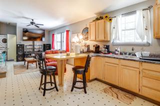 Next to Wine Rd! Apt w/ Balcony in Fredericksburg - 2