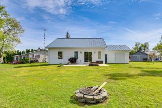 Pet Friendly! Canal-Front Escape on Vineyard Lake - 9