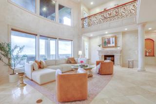 Bayfront Villa w/ Million-Dollar Views in Seabrook - 8
