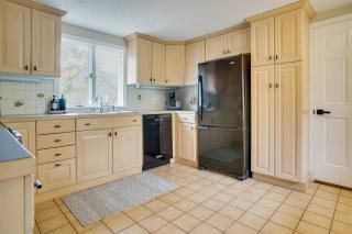 3 Mi to Nauset Beach! Family Home w/ Private Yard - 3