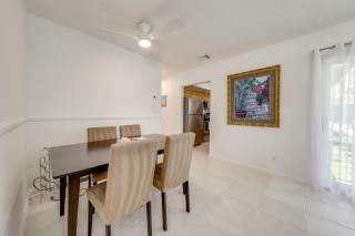 1 Mi to Pompano Beach! Couple’s Retreat w/ Pool - 2