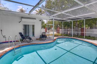 Sunny Pool Days! North Miami Home Base Near Beach - 0