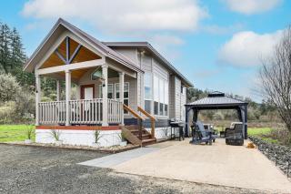 Dual-Cottage Getaway in Oakland w/ Private Pond - 8