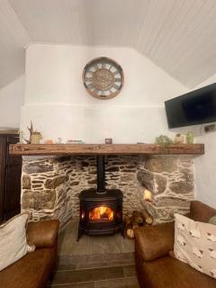 Cottage Sleeps 4 with Parking - 8
