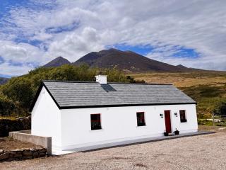 Cottage Sleeps 4 with Parking - 0