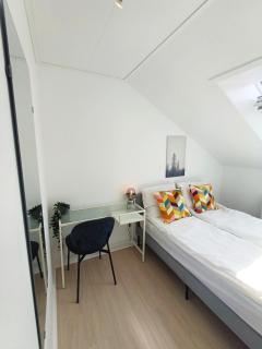 Bright Double Room 4 with free parking - 0
