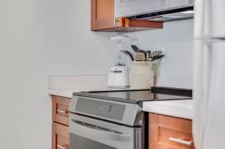 Kihei Bay Vista #A-201 Ocean View, Steps From Beach, Wifi, A/C Great Rates - 3