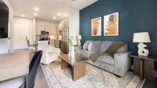 Landing Modern 1BD Pool Courtyard - 8