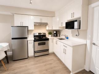 Bright Suite with parking 30 min to FIFA skytrain - 6