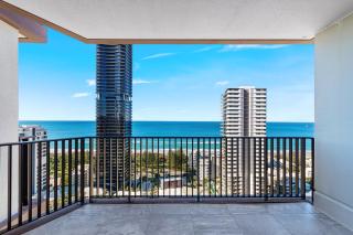 Sub Penthouse Ocean View Luxe 4 Bedroom Beachside YVES - 2