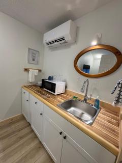 Smokehouse Suites and Stay - 8