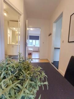 Bright 2 Bedroom Apartment on Superb Location - 8