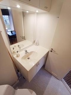 Bright 2 Bedroom Apartment on Superb Location - 1