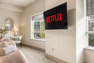 Downtown Elite Stay- Steps from Gaslamp & Petco Park - 2