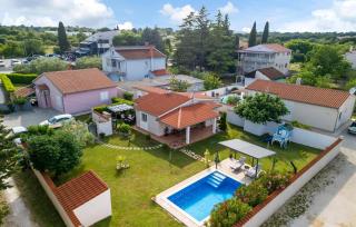 Gorgeous Home In Valbandon - 1