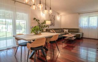 Gorgeous Home In Valbandon - 4