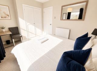 South Gyle House - SuperFast WiFi and Free Parking - 7 minutes from Edinburgh Airport - 2