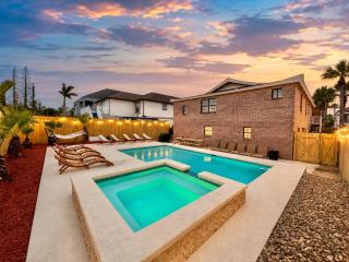 Sleeps 22, 2min Walk To The Beach, Heated PoolSpa - 9