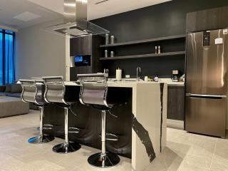Upscale 2BR Apartment Prime Location & Lock-Off - 4
