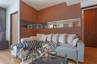 Luxurious 2-Bedroom Apartment in Watthana, Bangkok - 4