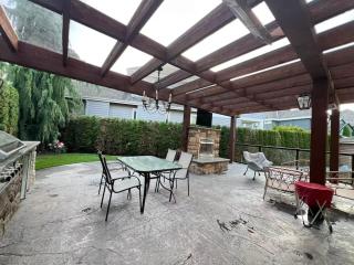 3BR Suite near White Rock Beach Pool & BBQ - 2