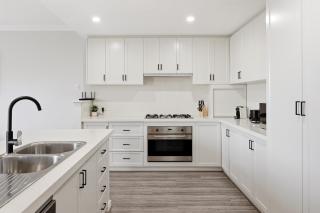 Waterfront 3BR Escape Private Jetty & River View - 5