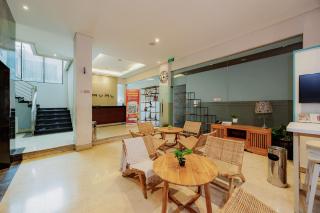 RedDoorz Premium near Paris Van Java Mall - 4