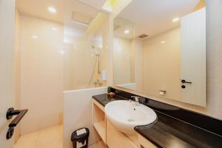 RedDoorz Premium near Paris Van Java Mall - 2
