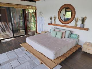 Cocolhu Treehouse & Ocean View - 3