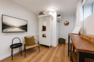Private Bright Garden Suite in Pemberton Heights - 3