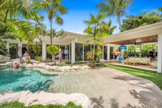 Heated pool Lush Tropical Surrounding Castaway Key RESlDENCES - 7