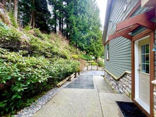 Forest Retreat Suite Near Lakes, Trails&SkyTrain - 0
