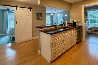 Forest Retreat Suite Near Lakes, Trails&SkyTrain - 9