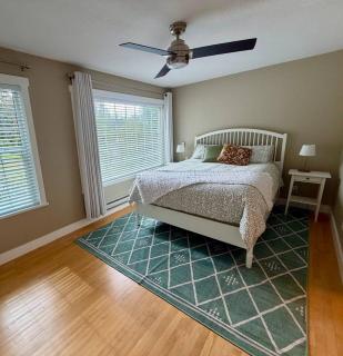 Forest Retreat Suite Near Lakes, Trails&SkyTrain - 6