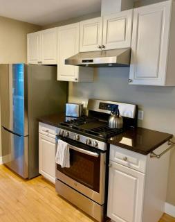 Forest Retreat Suite Near Lakes, Trails&SkyTrain - 2