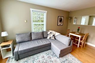 Forest Retreat Suite Near Lakes, Trails&SkyTrain - 3