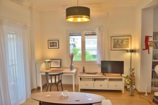 Sunny 70sqm Apt near Acropolis & Local Cafés - 7