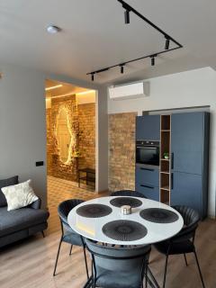 Modern 2-Bedroom Stay in Central Riga - 0