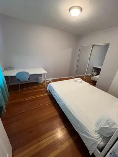 Kerrisdale Cozy Private Room - 2