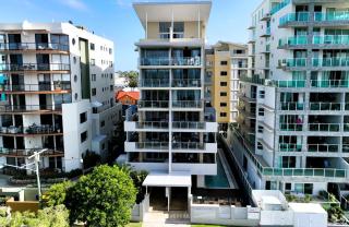 Redcliffe 3-Bedroom Waterfront Penthouse - 5