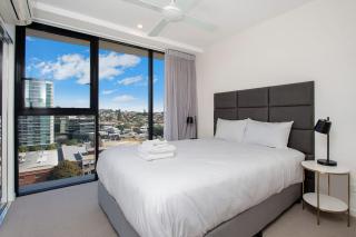 Elite elegance 2BR Hamilton Apartment with Parking - 4