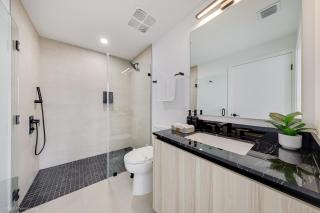 District 225 Condo by Ionica - 3