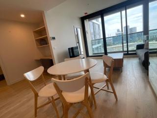 Sweet 1BR Apt with Work-Ready Desk near Queen Victoria Marke - 9