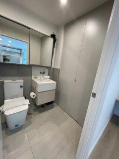 Sweet 1BR Apt with Work-Ready Desk near Queen Victoria Marke - 1