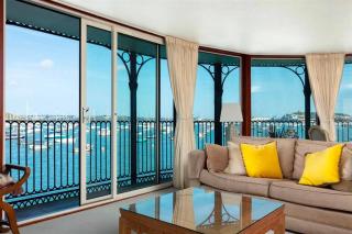 Spacious Harbourfront Apartment - Walk to Town - 5
