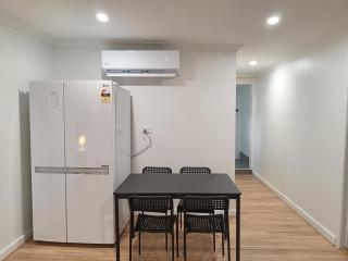Spacious Queen Room in Newly Renovated Home - SA1 - 2